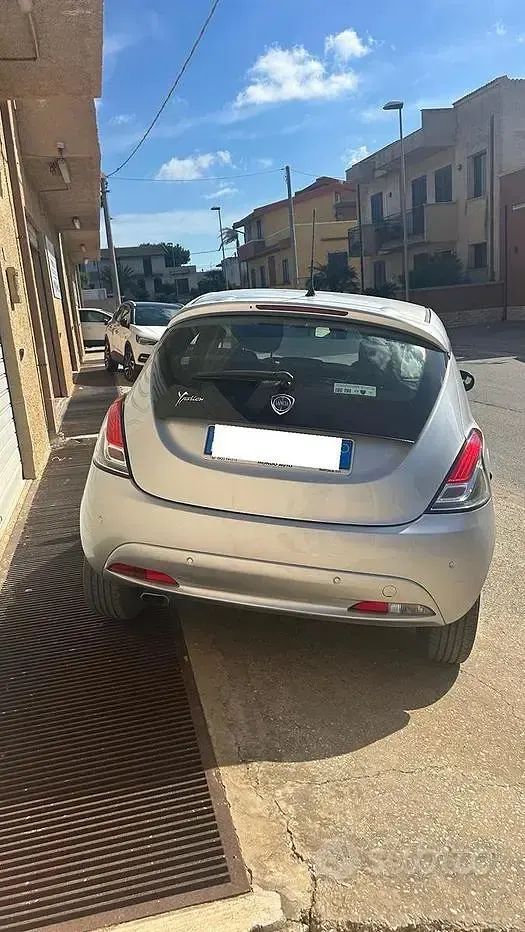 Usata Lancia Ypsilon 69 CV (50 kW) 2017 Grigio Utilitaria