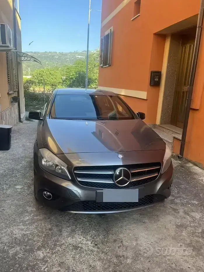 Usata Mercedes A180 109 CV (80 kW) 2013 Grigio Berlina