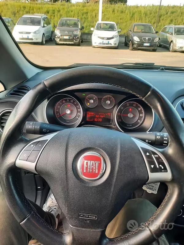 Usata Fiat Grande Punto Dynamic 69 CV (50 kW) 2010 Bianco Utilitaria