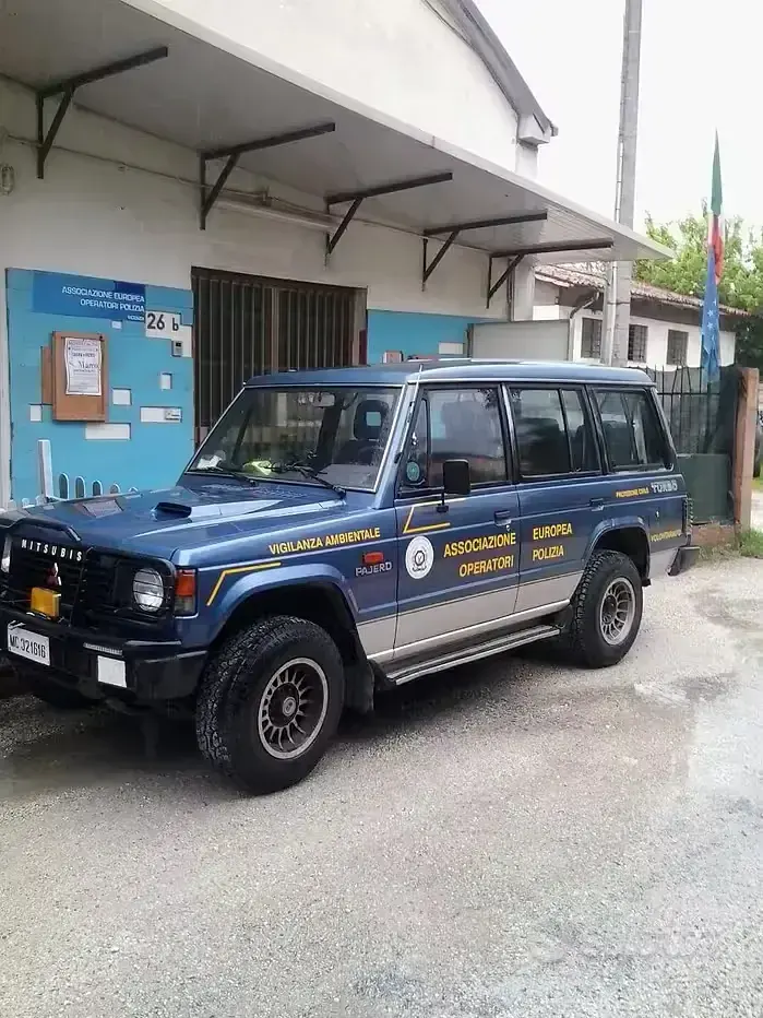 Usata Mitsubishi Pajero 95 CV (69 kW) 1989 Bluazzurro SUV