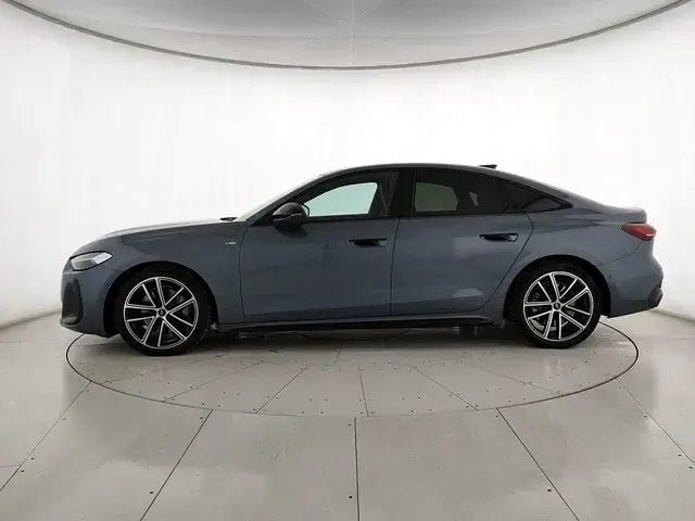 Usata Audi A5 Sportback S-Line 204 CV (150 kW) 2025 Blu horizon metallizzato Utilitaria