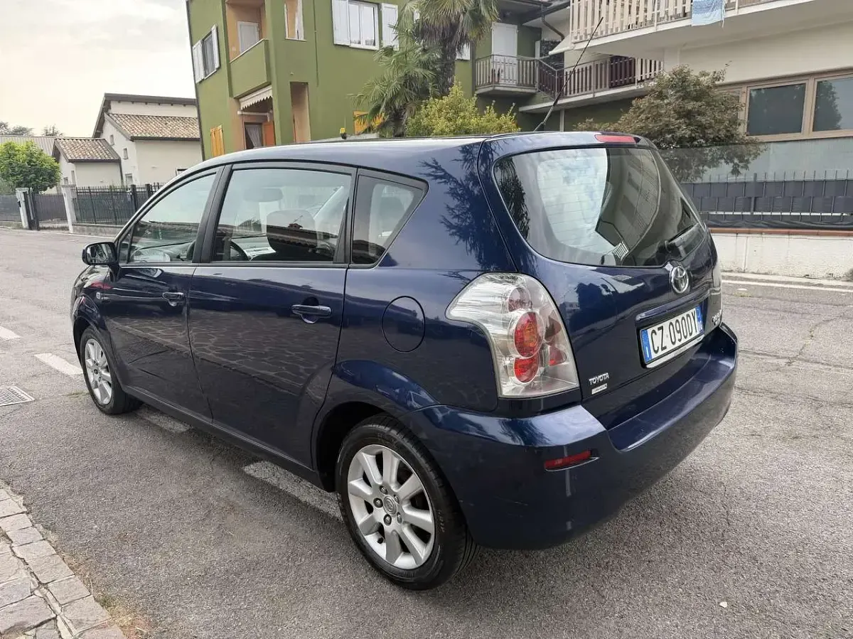 Usata Toyota Corolla Verso 129 CV (94 kW) 2006 Blu/azzurro Monovolume