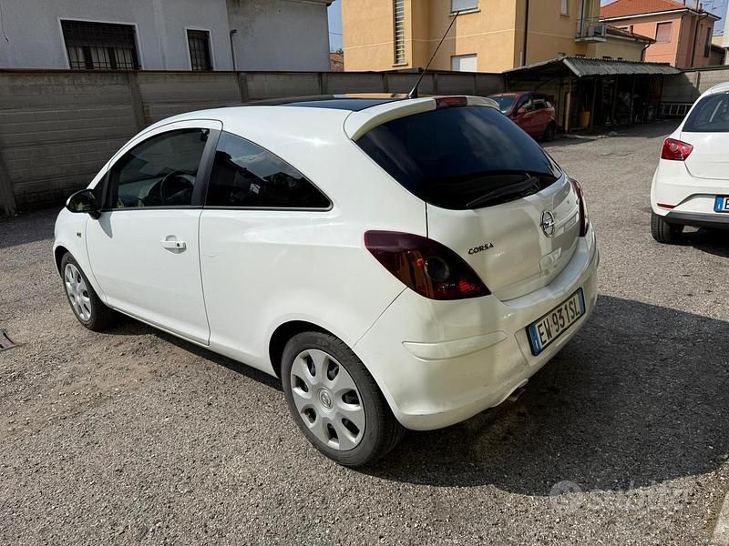 Usata Opel Corsa 75 CV (55 kW) 2014 Bianco Utilitaria
