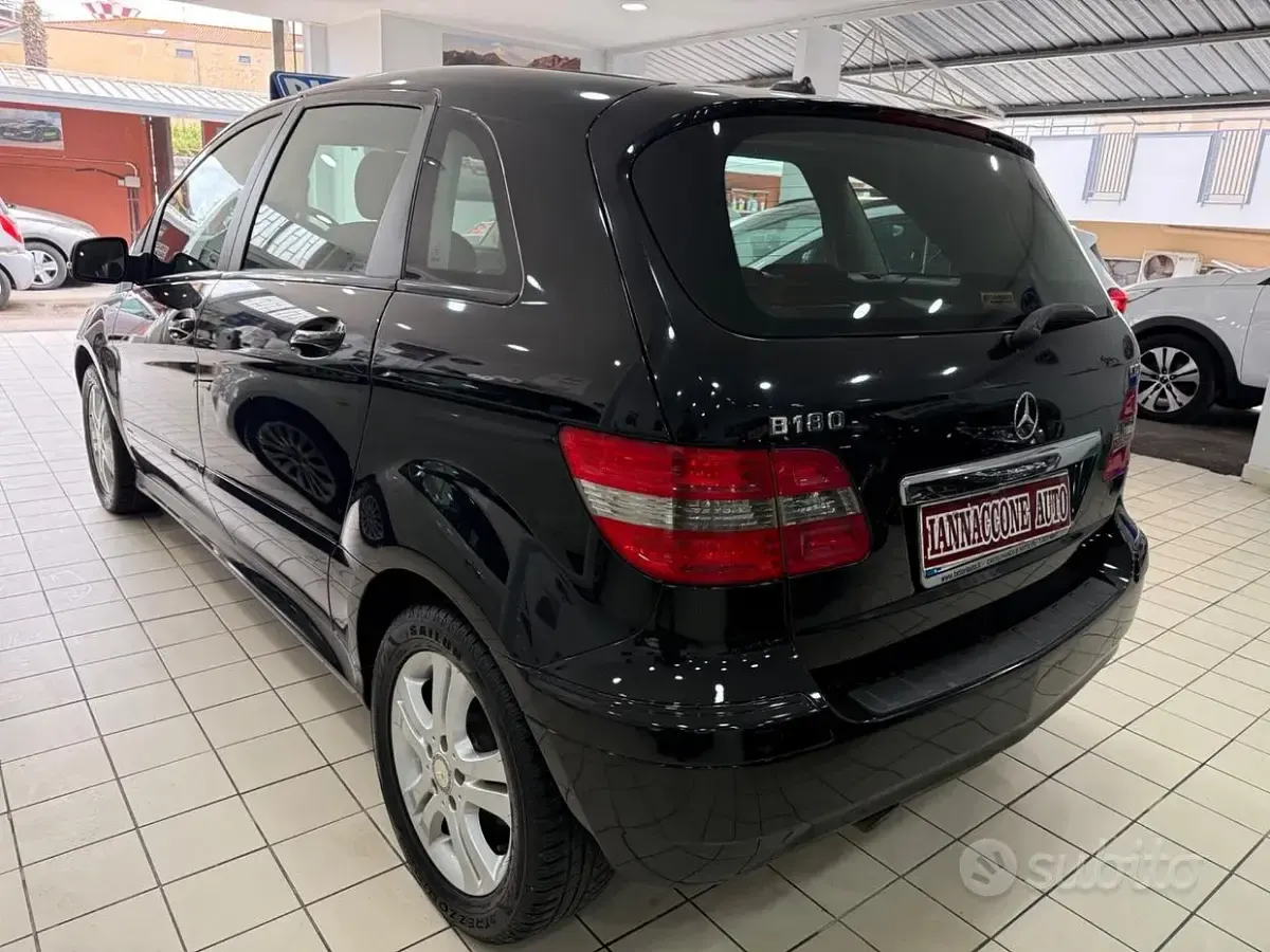 Usata Mercedes B180 Premium 109 CV (80 kW) 2011 Nero Utilitaria