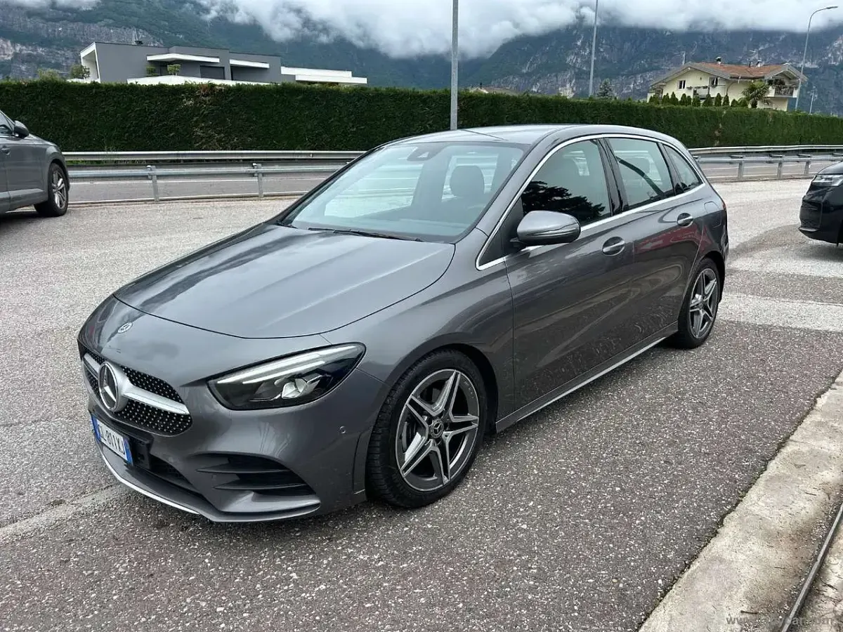 Usata Mercedes B180 Premium 116 CV (85 kW) 2022 Grigio Utilitaria