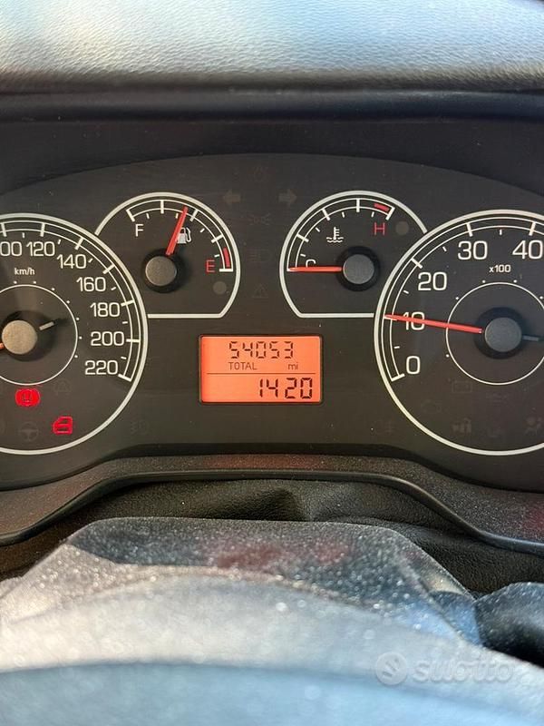 Usata Fiat Grande Punto 69 CV (50 kW) 2012 Bianco Utilitaria
