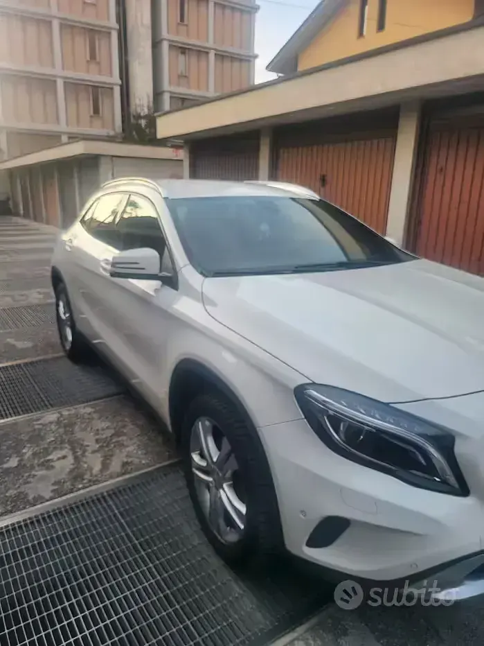 Usata Mercedes GLA180 122 CV (89 kW) 2016 Bianco SUV
