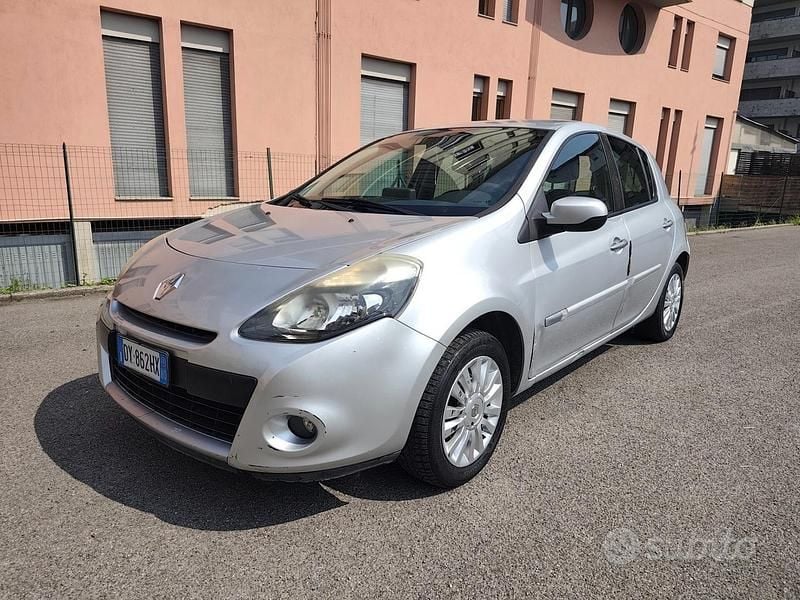 Usata Renault Clio II 72 CV (52 kW) 2010 Grigio Berlina