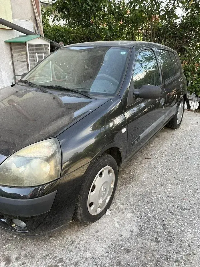 Usata Renault Clio II 75 CV (55 kW) 2003 Berlina