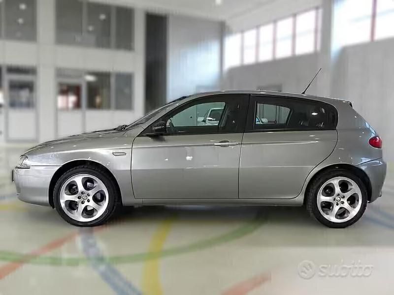 Usata Alfa Romeo 147 150 CV (110 kW) 2006 Grigio Utilitaria