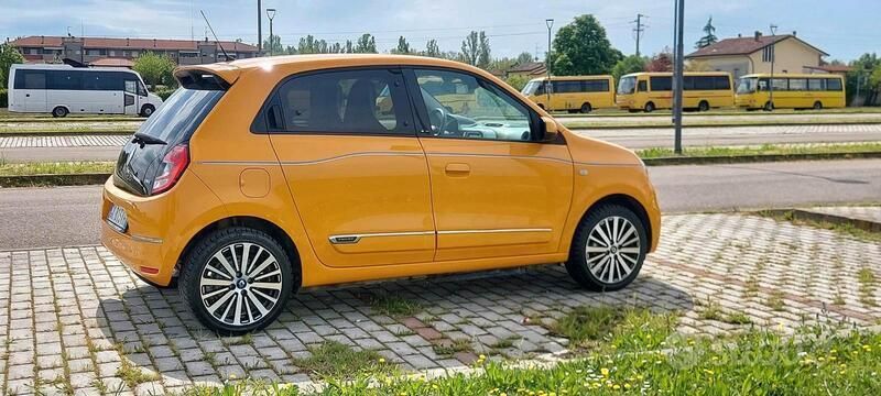 Usata Renault Twingo Intens 60 kW (82 CV) 2022 Giallo Utilitaria