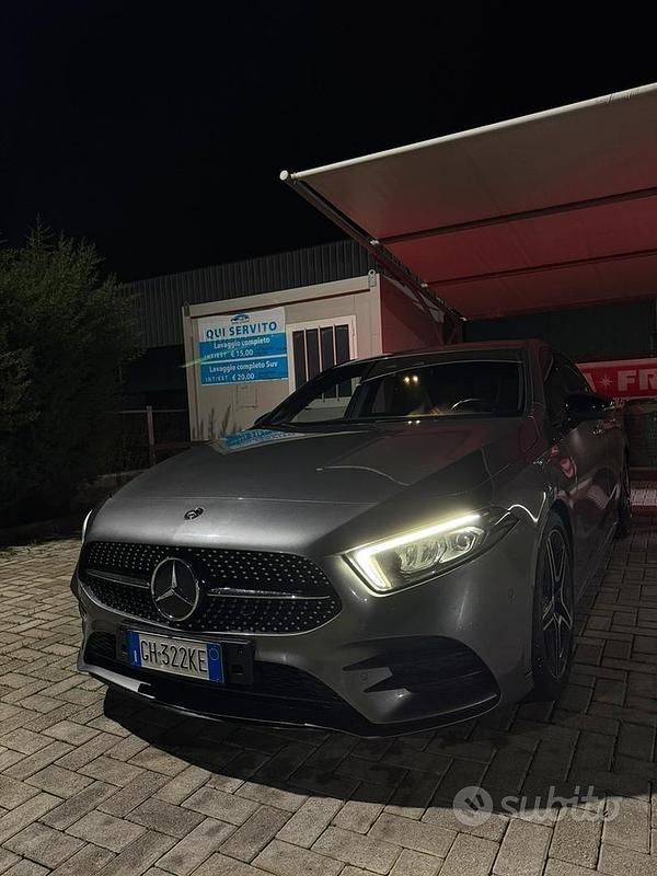 Grigio Usata 2020 Mercedes 200 Premium Plus Tre volumi | 18.000 € (Buon prezzo) - Immagine 1/4