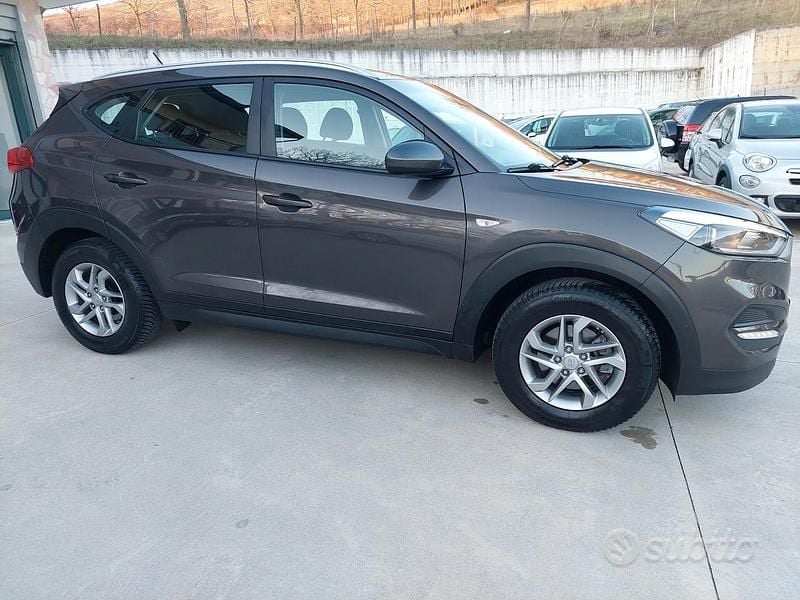 Usata Hyundai Tucson Comfort 116 CV (85 kW) 2017 Marrone SUV