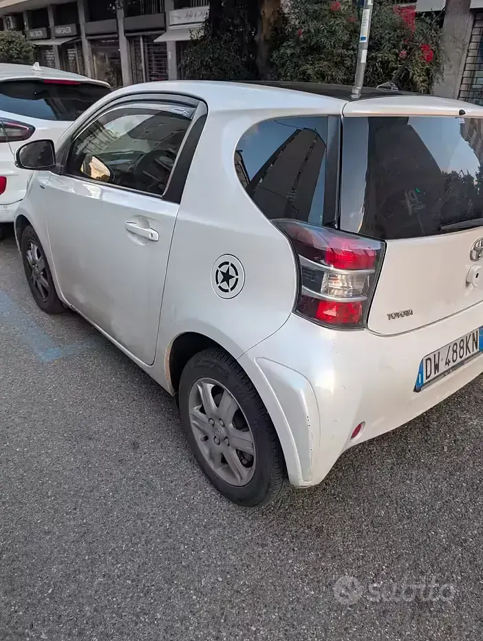 Käytetty Toyota iQ 68 HP (50 kW) 2009 Viistoperä