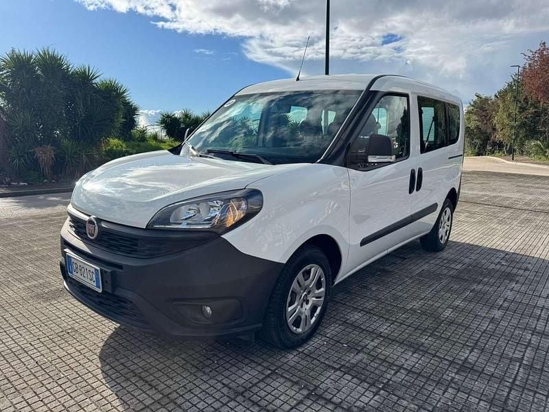 Usata Fiat Doblò S 95 CV (69 kW) 2020 Bianco Monovolume
