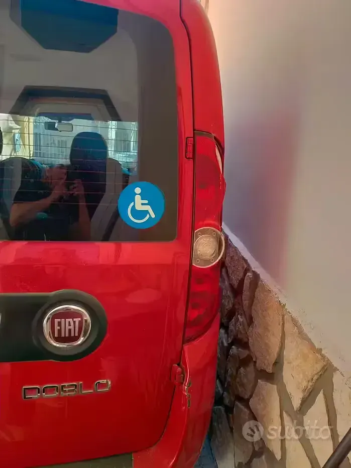 Usata Fiat Doblò 90 CV (66 kW) 2014 Rosso Monovolume