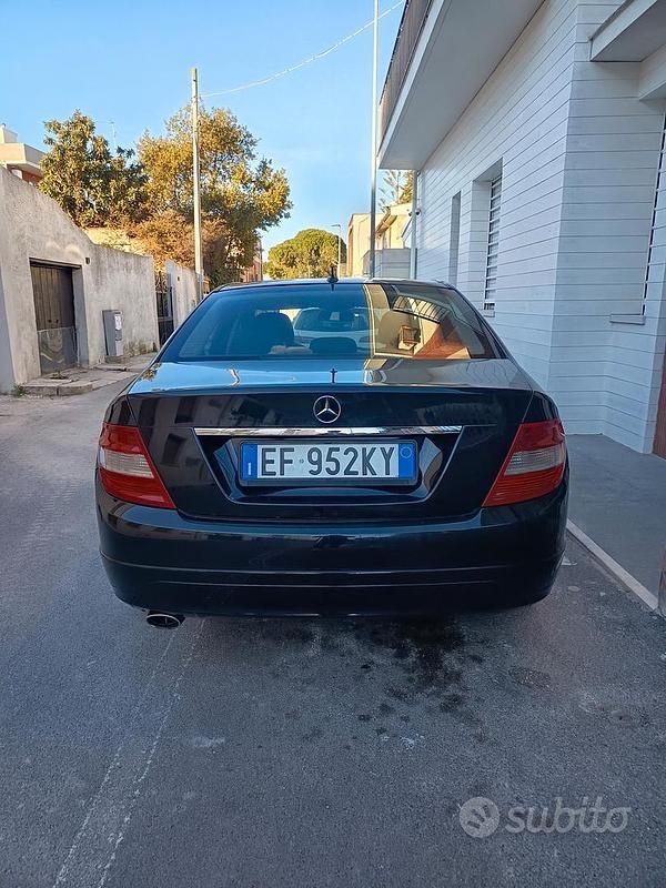 Usata Mercedes C220 Classic 170 CV (125 kW) 2011 Nero Berlina