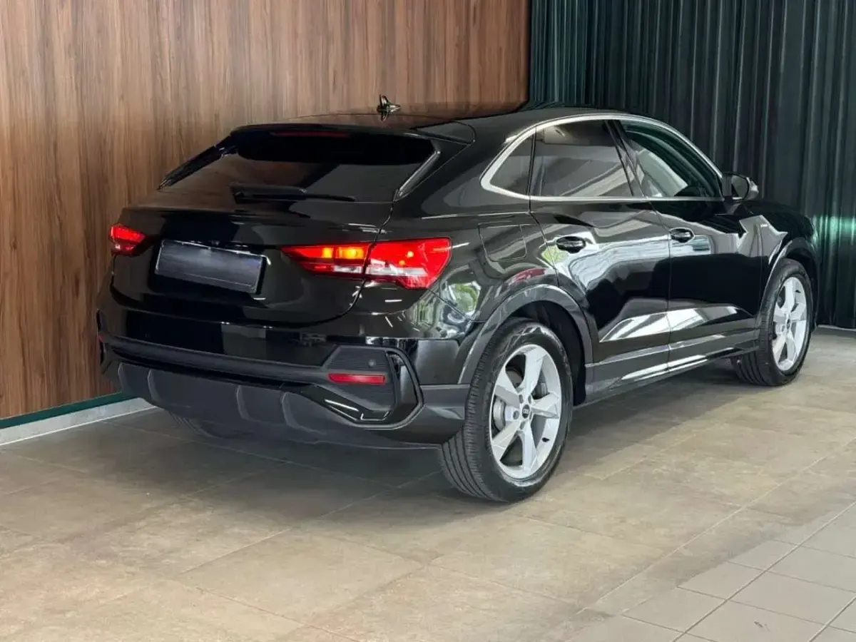 Usata Audi Q3 Sportback S-Line 150 CV (110 kW) 2022 Mythosschwarz metallic SUV