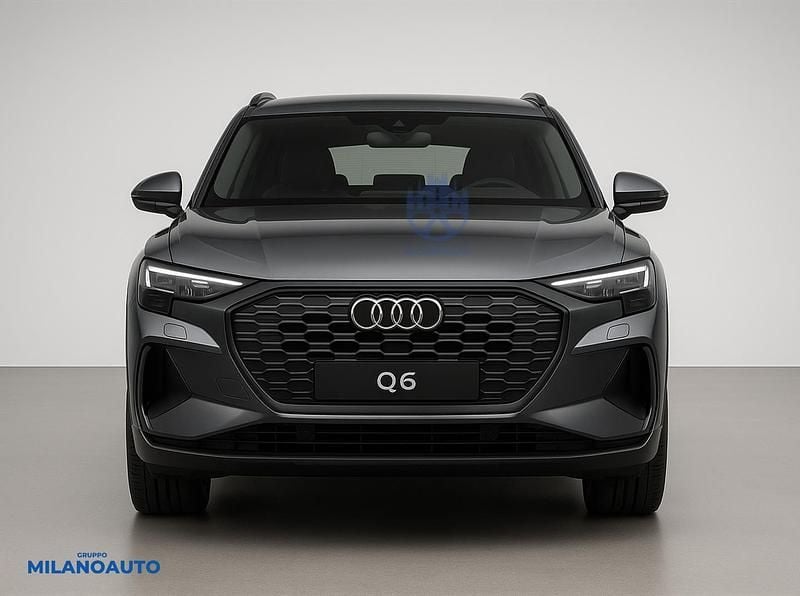 Usata Audi Q6 e-tron Ambiente 185 kW (252 CV) 2025 Grigio SUV