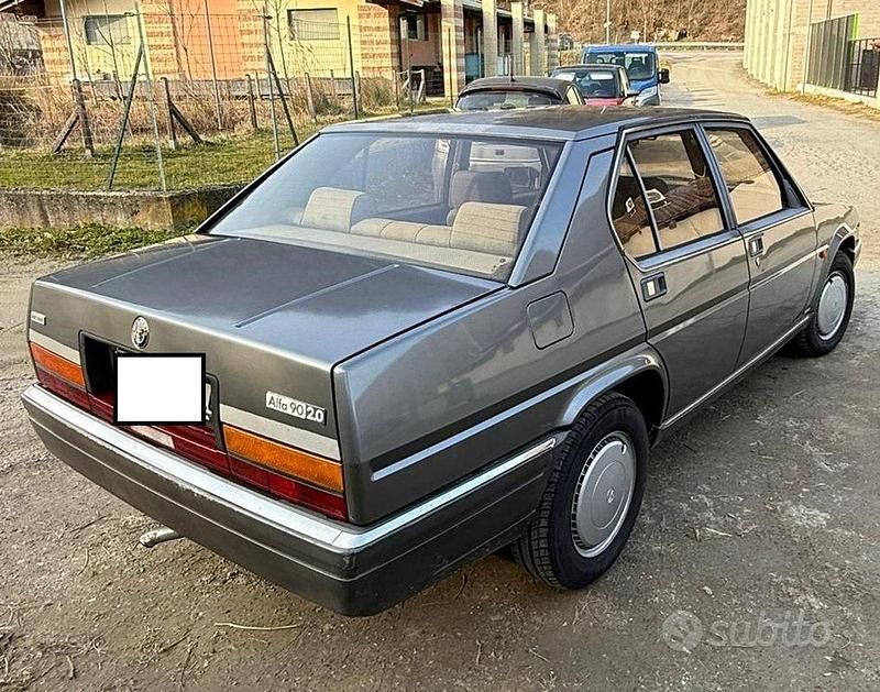 Usata Alfa Romeo 90 1985 Grigio Berlina