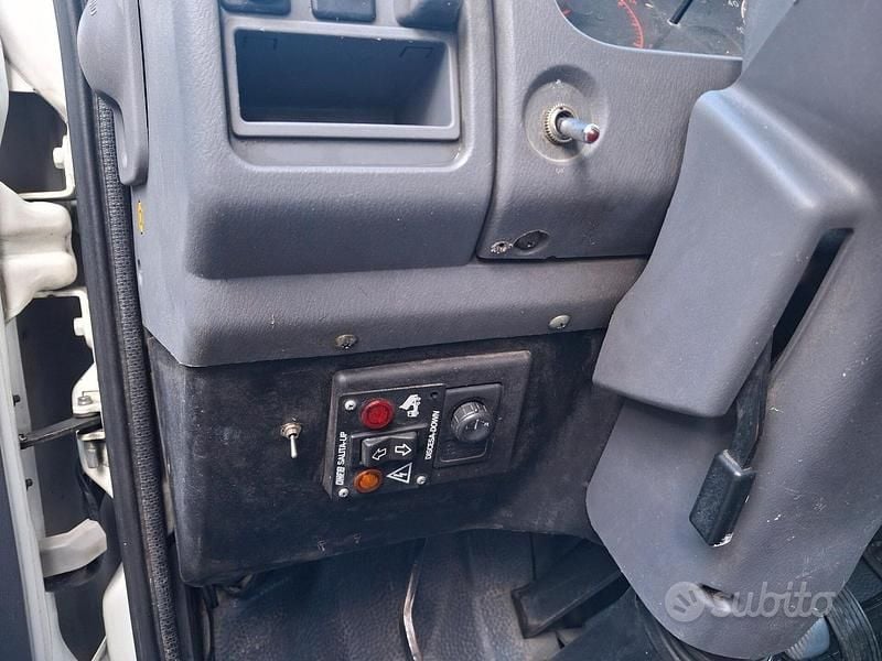 Usata Nissan Cabstar 125 CV (91 kW) 2005 Bianco Pick-up