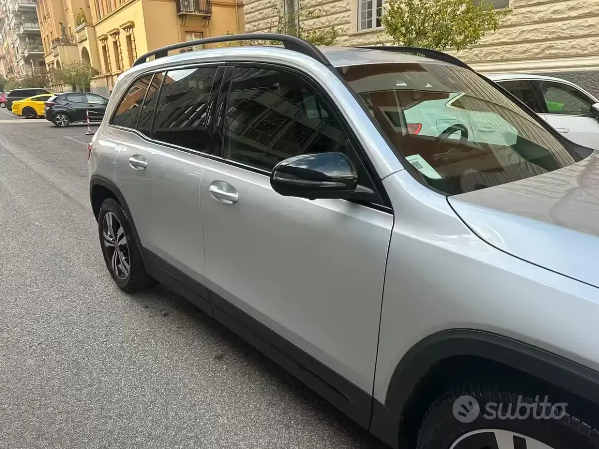 Usata Mercedes GLB200 150 CV (110 kW) 2020 Grigio SUV