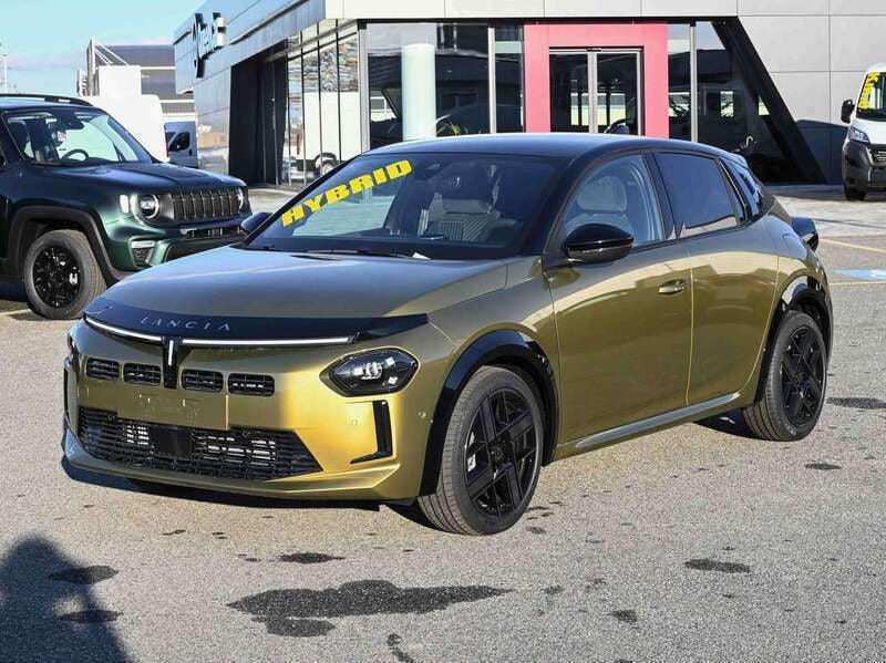 Nuova Lancia Ypsilon 101 CV (74 kW) 2025 Oro Utilitaria