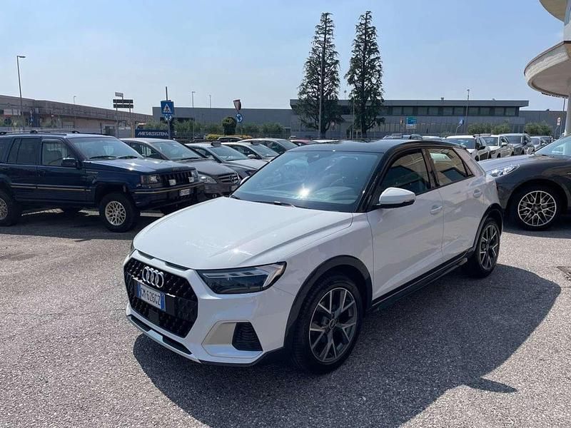 Bianco Usata 2021 Audi A1 Ambiente Due volumi | 22.500 € (Buon prezzo) - Immagine 1/4