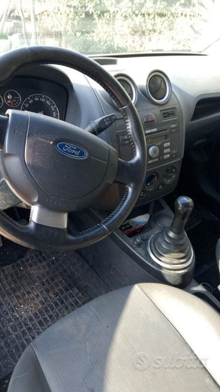 Usata Ford Fiesta 80 CV (58 kW) 2009 Blu Utilitaria