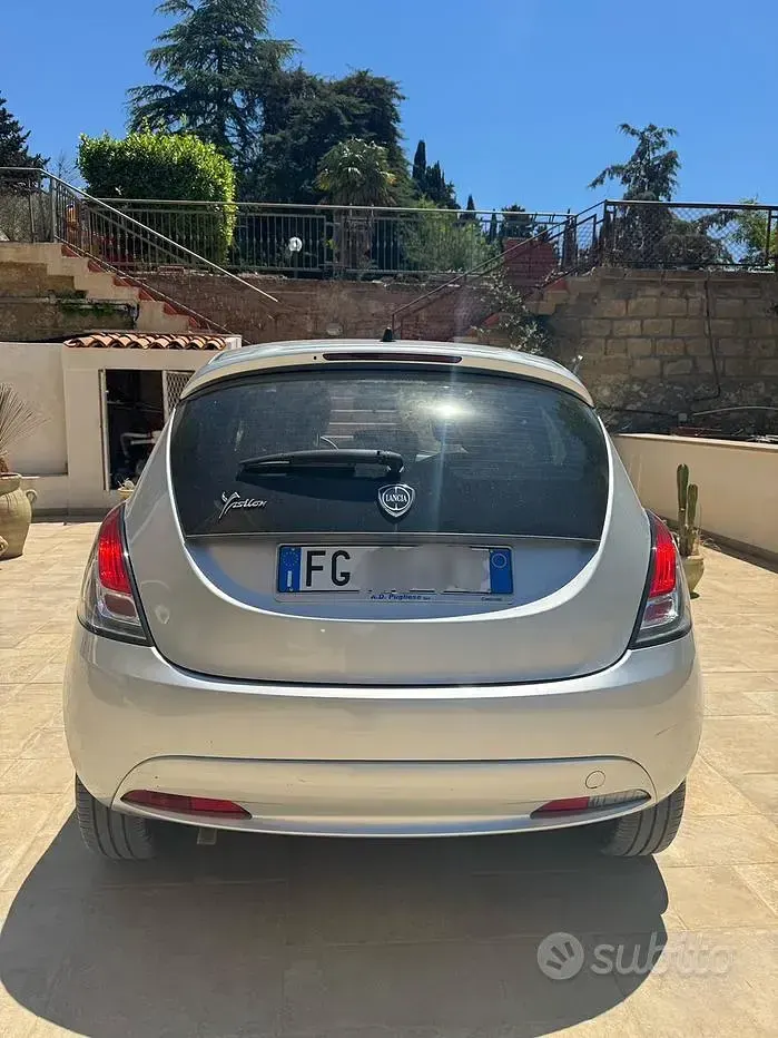 Usata Lancia Ypsilon Platinum 60 CV (44 kW) 2017 Grigio Utilitaria