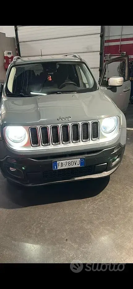 Usata Jeep Renegade 140 CV (102 kW) 2015 Grigio SUV