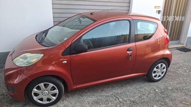 Usata Peugeot 107 Active 68 CV (50 kW) 2010 Arancione Utilitaria