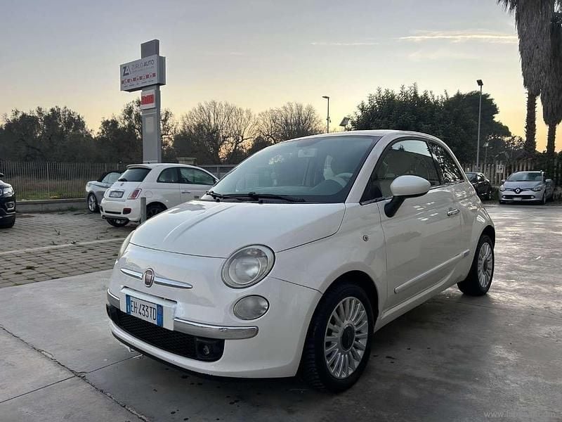 Bianco Usata 2011 Fiat 500 Lounge Tre volumi | 6200 € (Buon prezzo) - Immagine 1/4