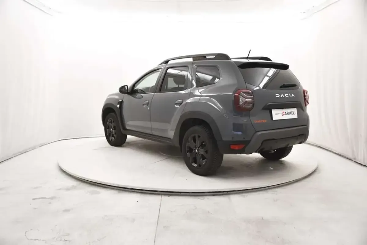 Second-hand Dacia Duster Extreme 101 CP (74 kW) 2023 Gri SUV