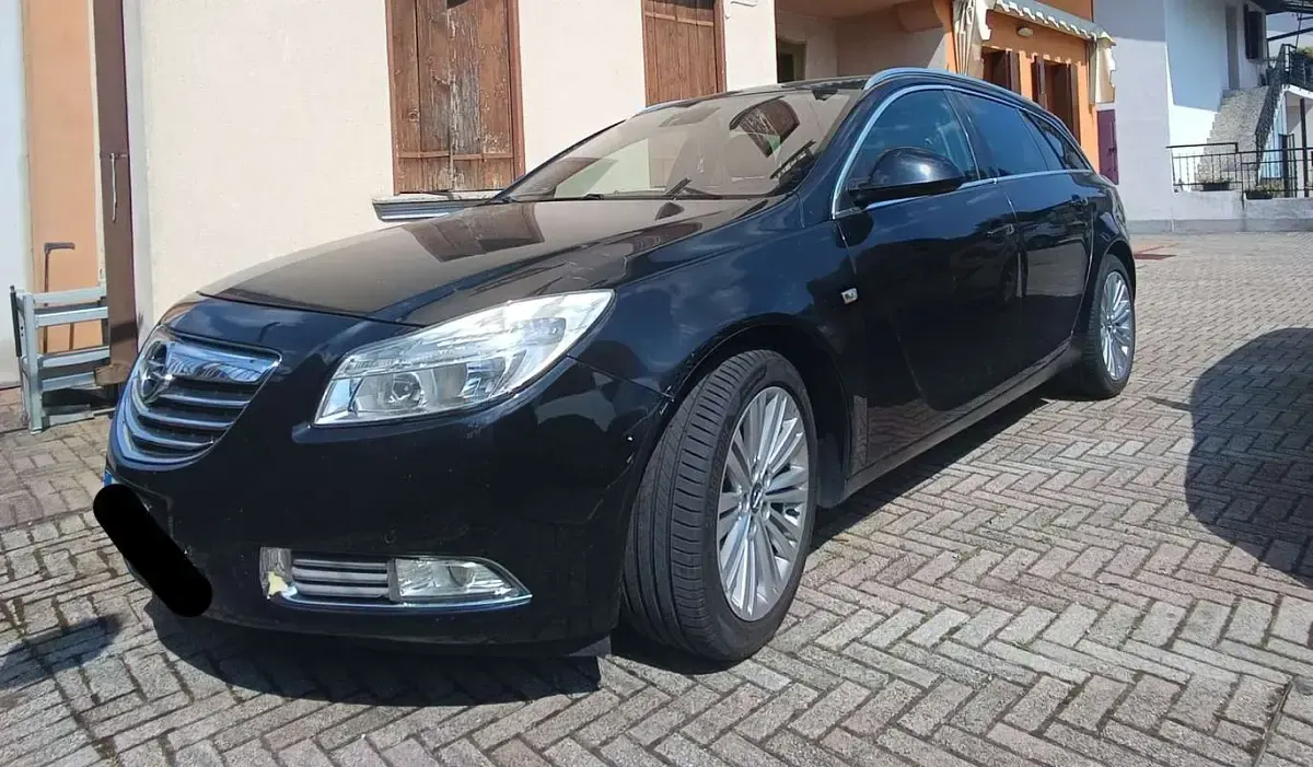 Usata Opel Insignia 160 CV (117 kW) 2012 Nero Station wagon