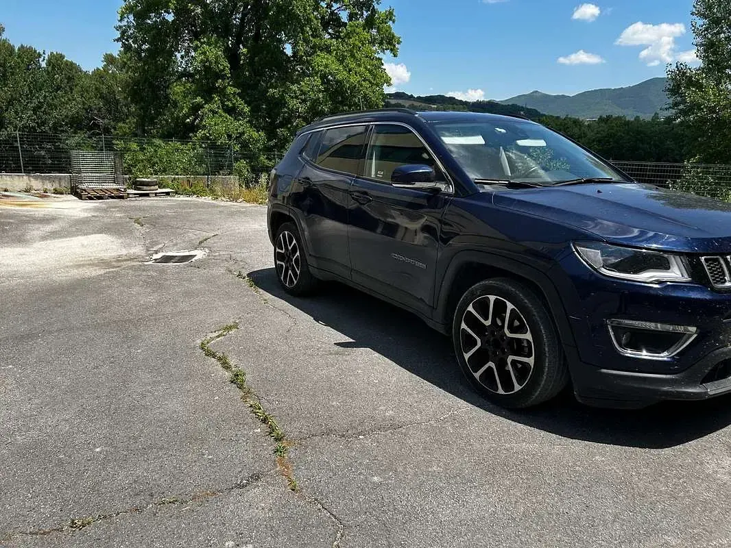 Usata Jeep Compass Limited 120 CV (88 kW) 2020 Bluazzurro SUV