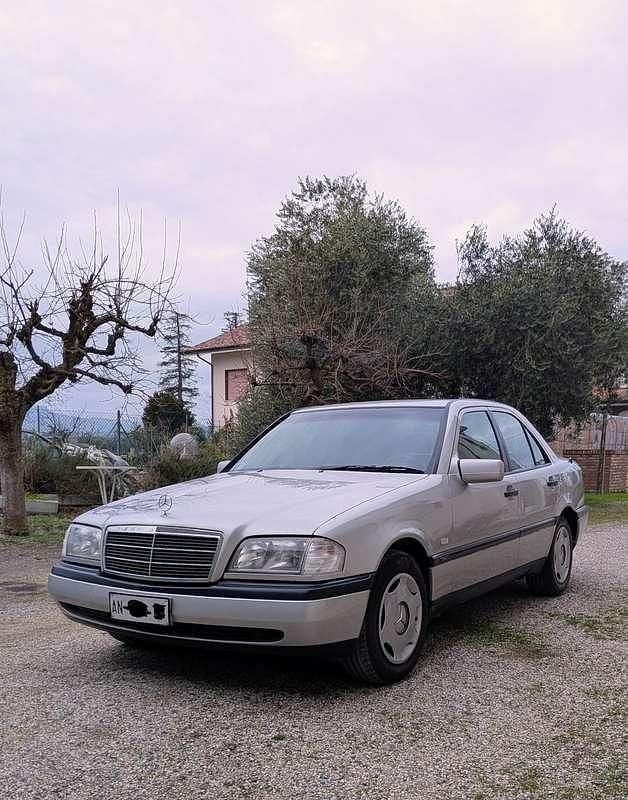 Usata Mercedes C180 Classic 122 CV (89 kW) 1997 Grigio Berlina