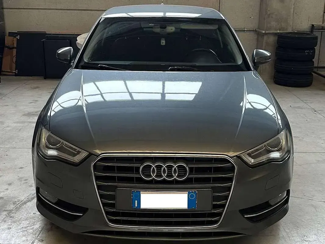 Usata Audi A3 Young 105 CV (77 kW) 2014 Grigio Berlina