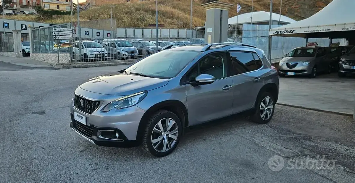 Usata Peugeot 2008 Allure 102 CV (75 kW) 2019 Grigio SUV