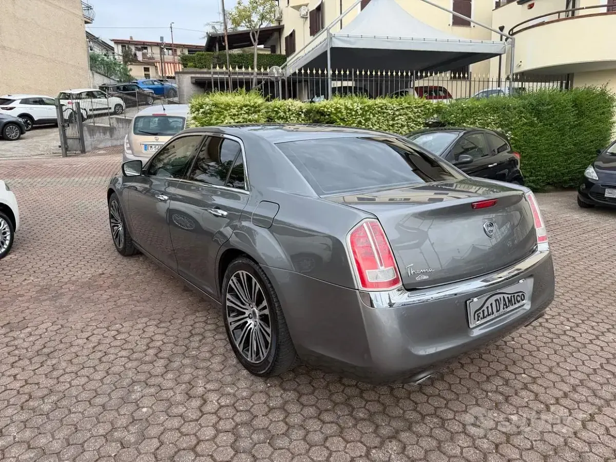 Usata Lancia Thema 239 CV (175 kW) 2013 Grigio Berlina