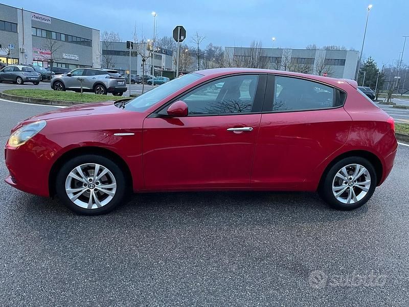 Usata Alfa Romeo Giulietta Distinctive 120 CV (88 kW) 2015 Rosso Berlina