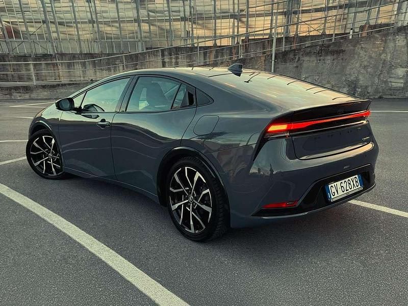 Usata Toyota Prius Lounge 223 CV (164 kW) 2024 Grigio Berlina