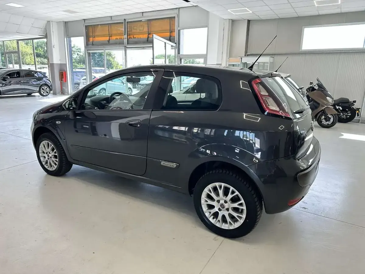 Usata Fiat Punto Evo Active 69 CV (50 kW) 2010 Grigio Utilitaria