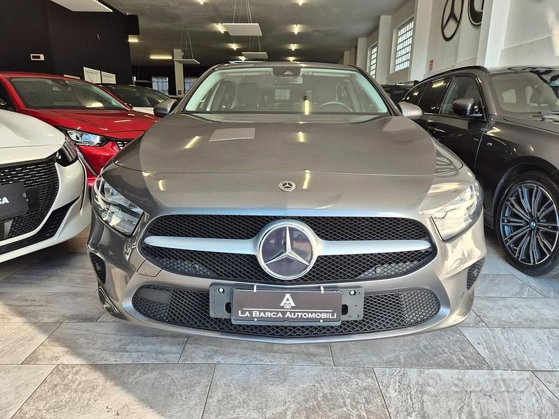 Usata Mercedes A180 Business 136 CV (100 kW) 2020 Grigio Berlina