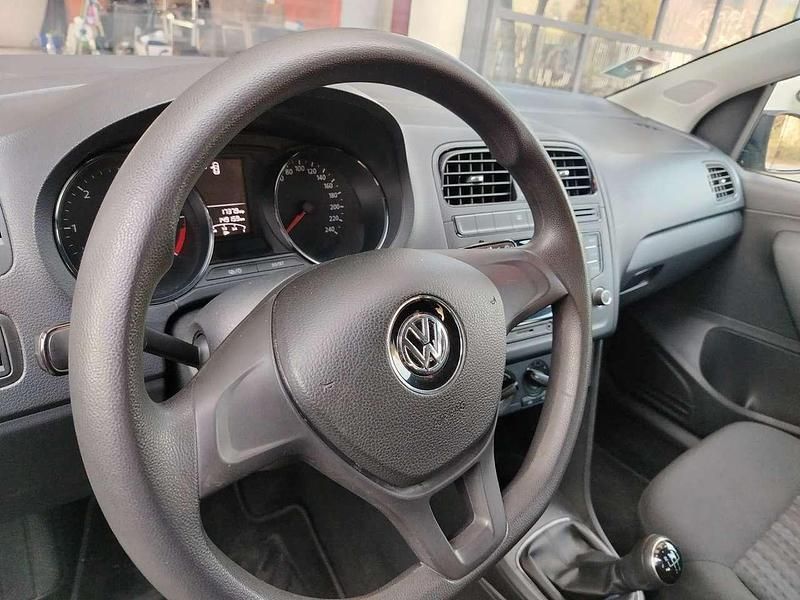 Usata VW Polo Trendline 75 CV (55 kW) 2017 Grigio Berlina