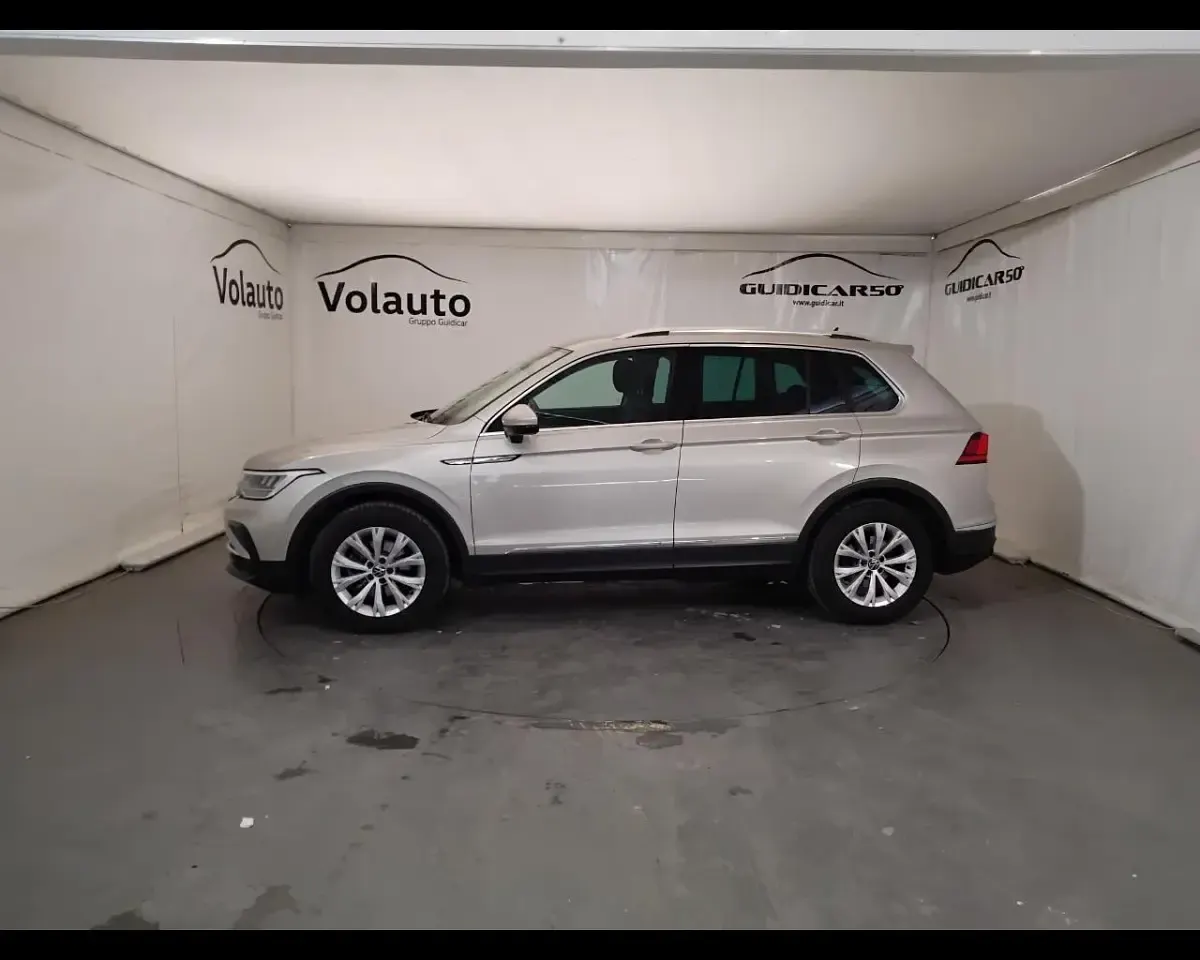 Usata VW Tiguan Life 131 CV (96 kW) 2023 Grigio SUV
