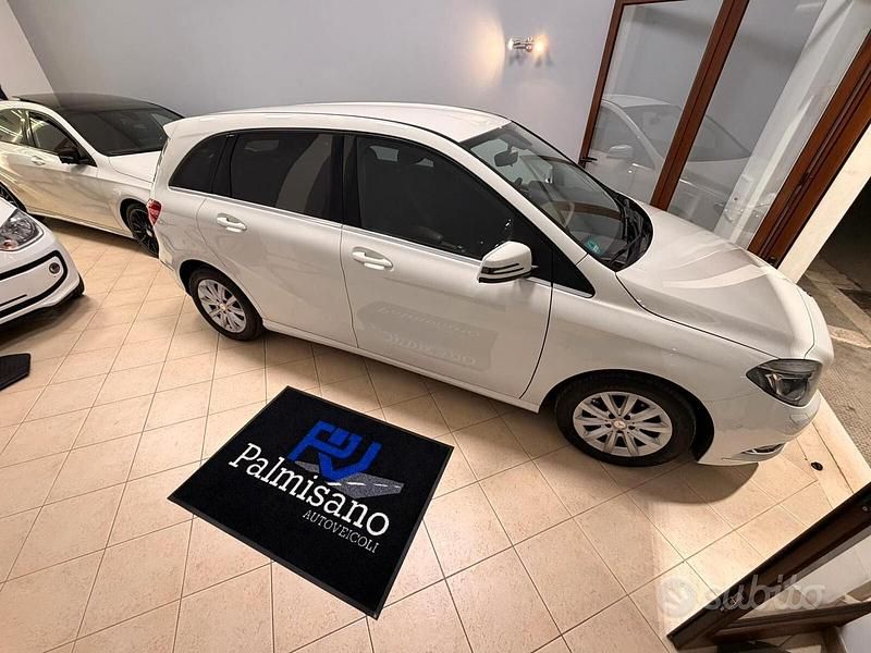 Usata Mercedes B180 Executive 109 CV (80 kW) 2014 Bianco Utilitaria