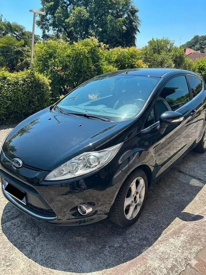 Usata Ford Fiesta Titanium 82 CV (60 kW) 2010 Nero Utilitaria