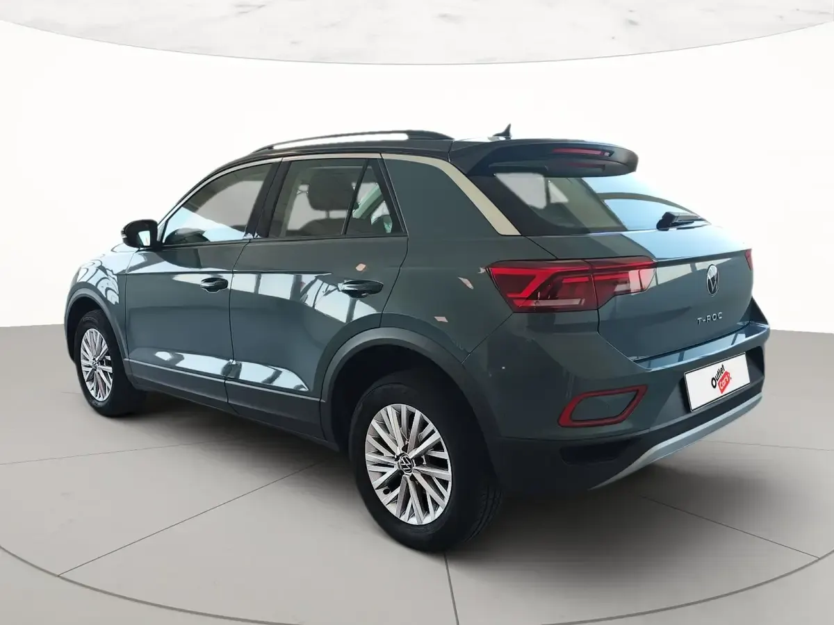 Usata VW T-Roc Life 110 CV (80 kW) 2023 Petroleum blue metallizzato nero SUV