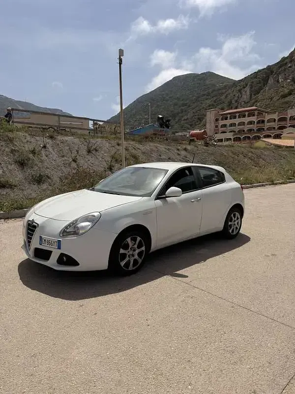 Usata Alfa Romeo Giulietta Progression 170 CV (125 kW) 2012 Bianco Utilitaria